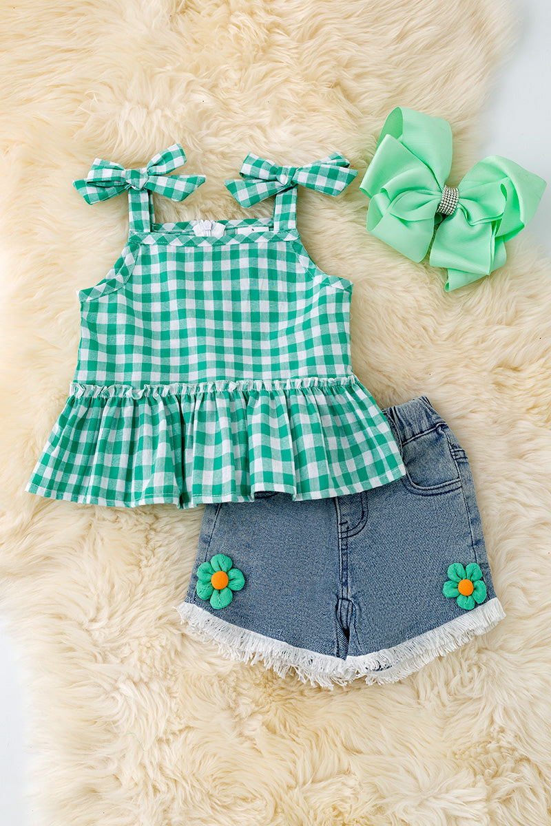 Green gingham ruffle top & denim shorts.