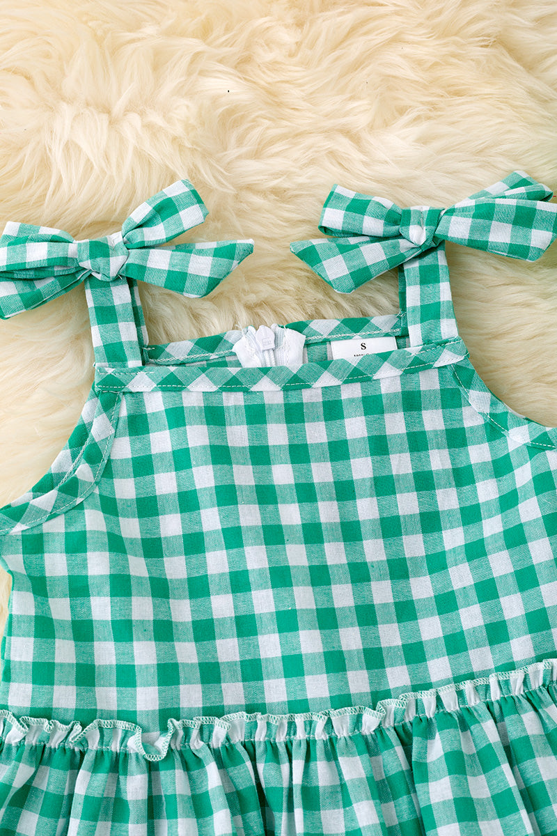 Green gingham ruffle top & denim shorts.