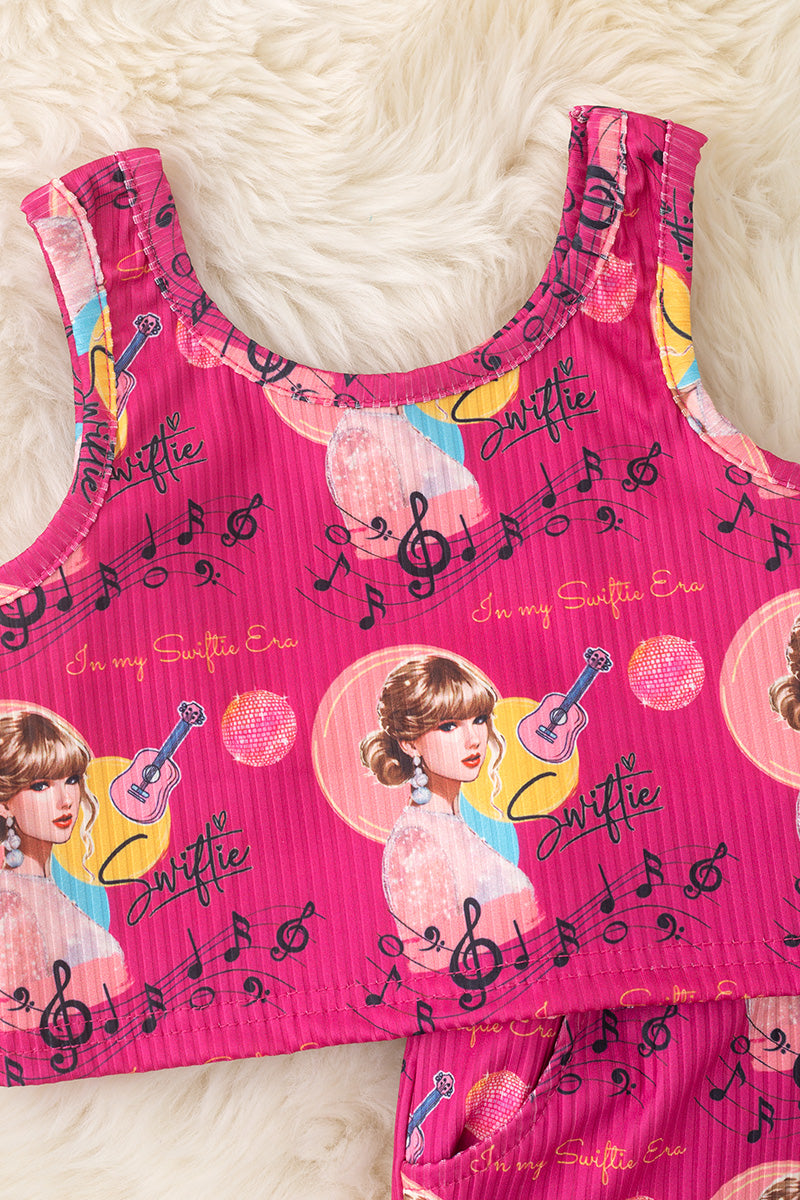 Taylo*r fuchsia short set.