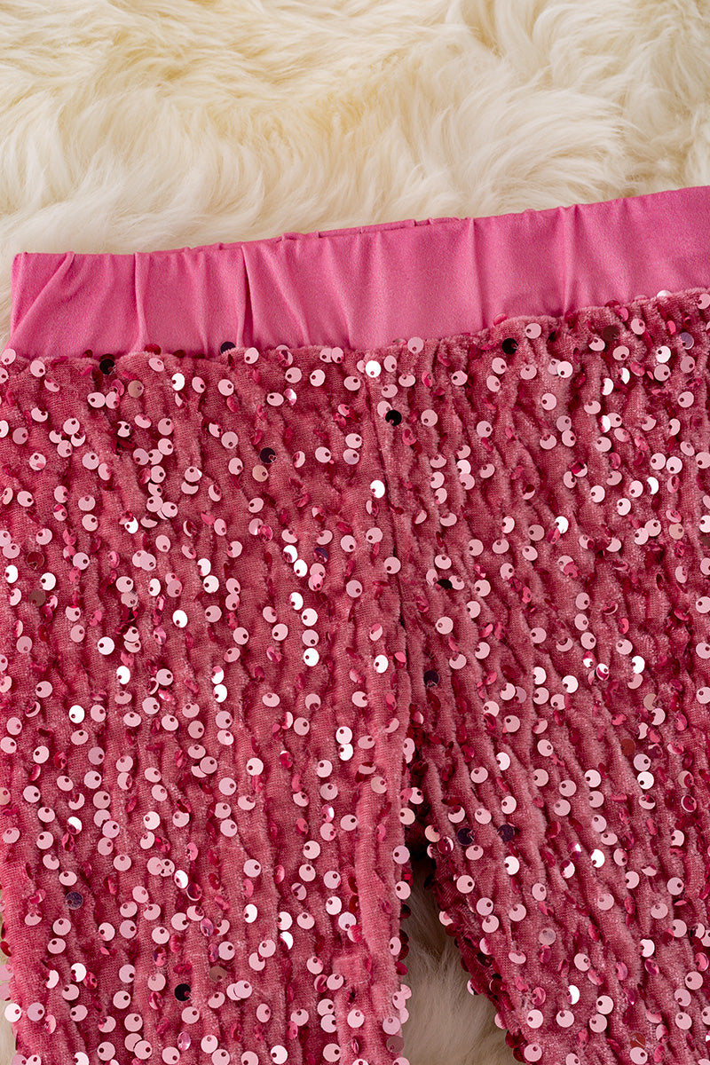 Dark cameo pants with sequins.