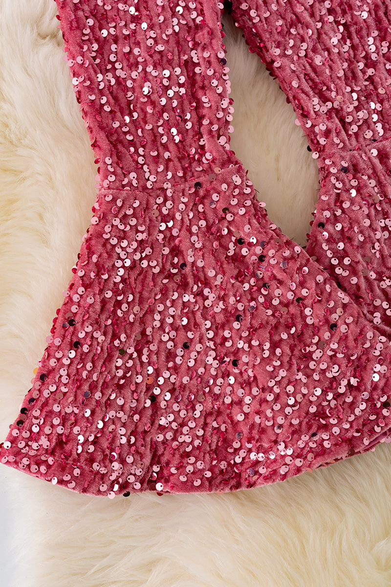 Dark cameo pants with sequins.