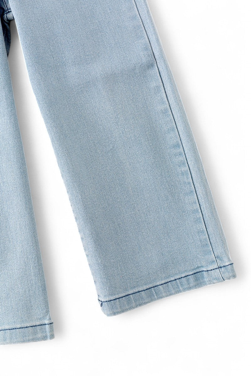 Straight cut relax fit pants.