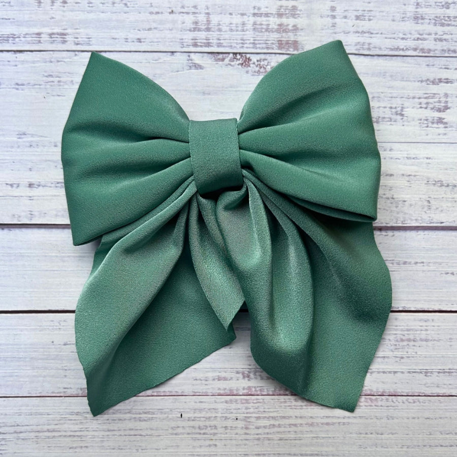 Super cute toddler bows with alligator clip.
