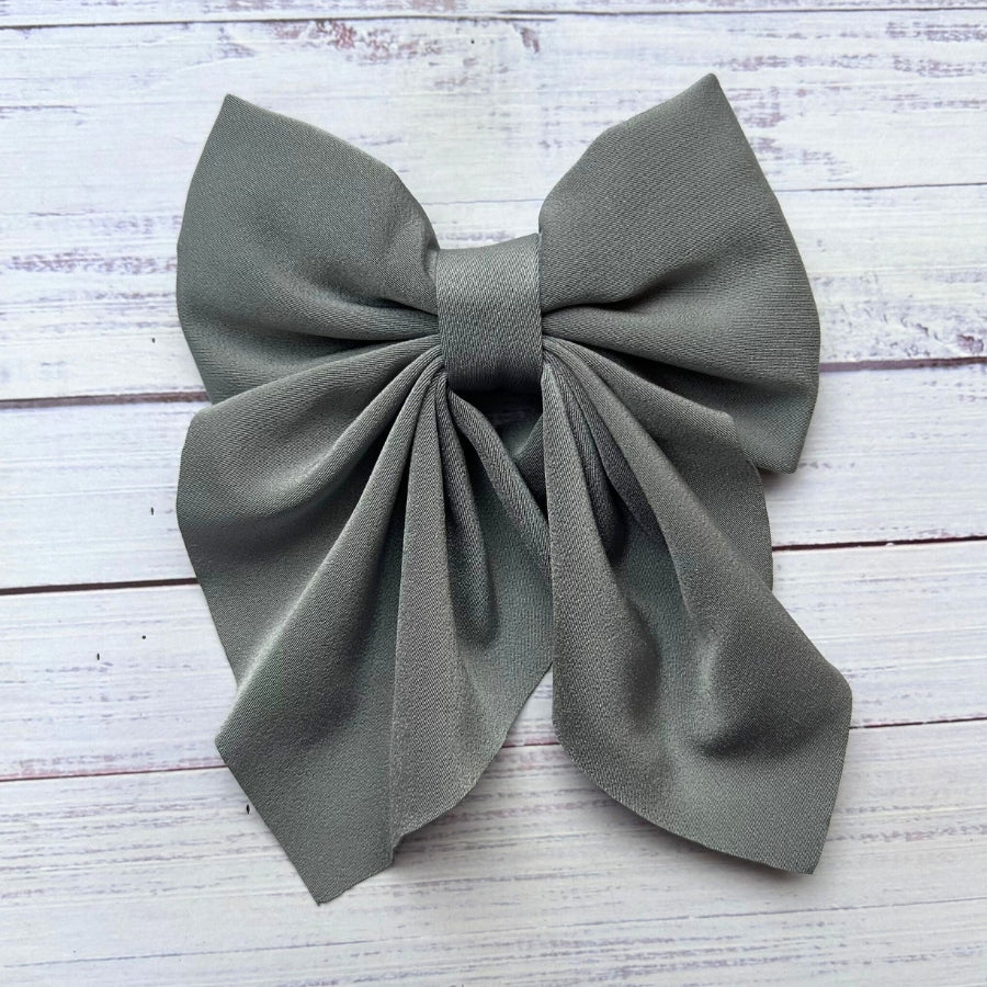 Super cute toddler bows with alligator clip.