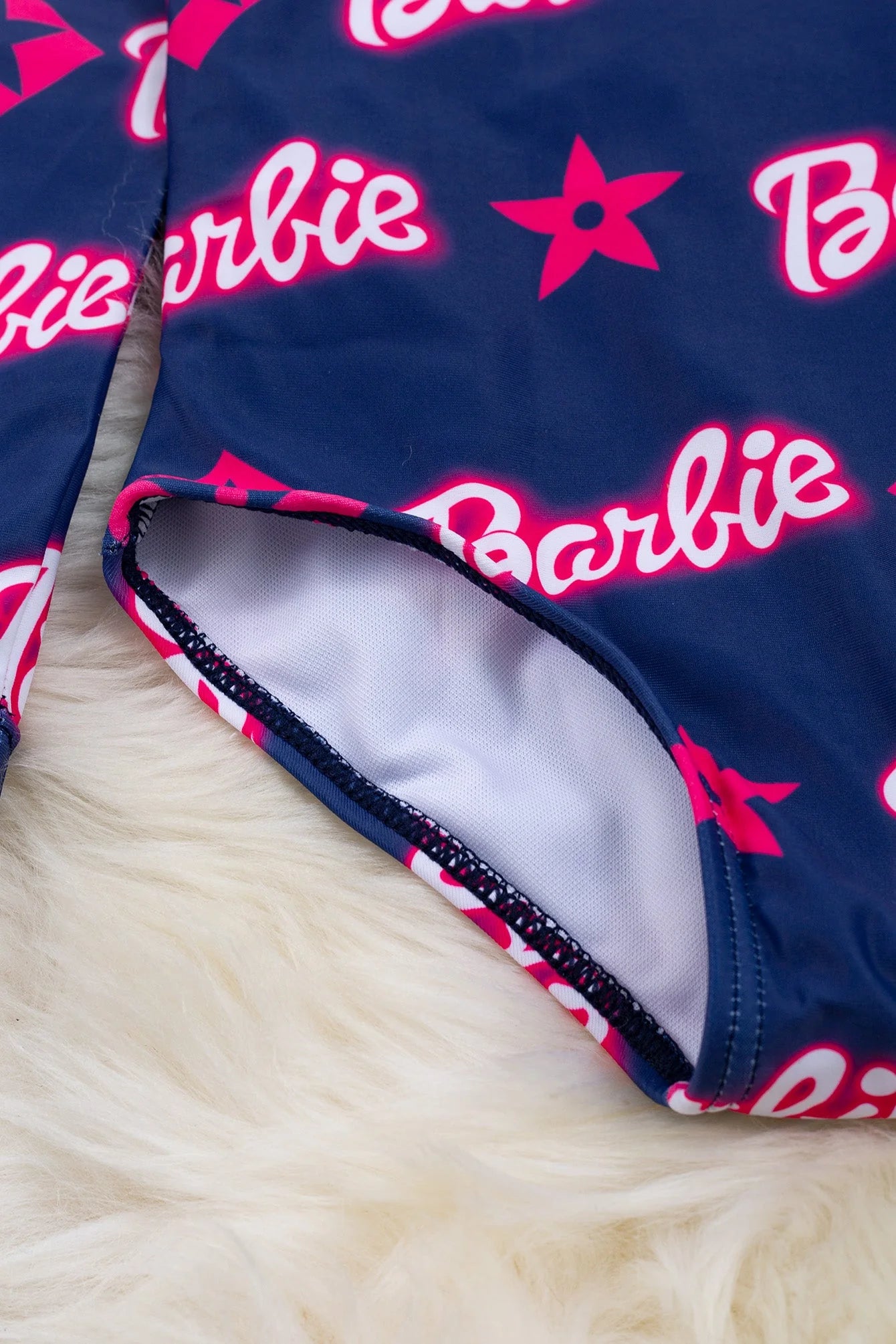 Navy blue long sleeve bathing suit. (Bar***)