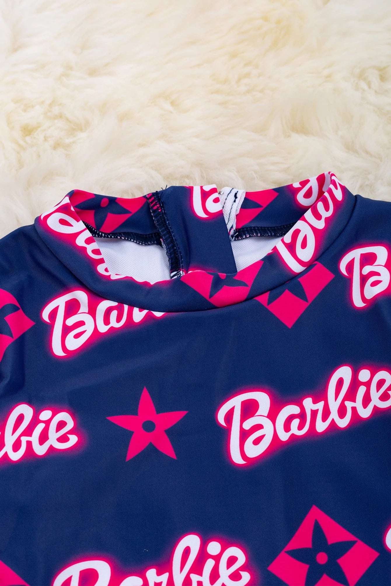 Navy blue long sleeve bathing suit. (Bar***)