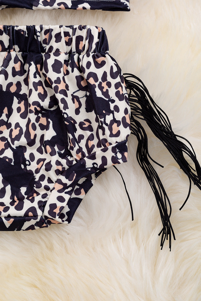 Cheetah 2 piece baby set.
