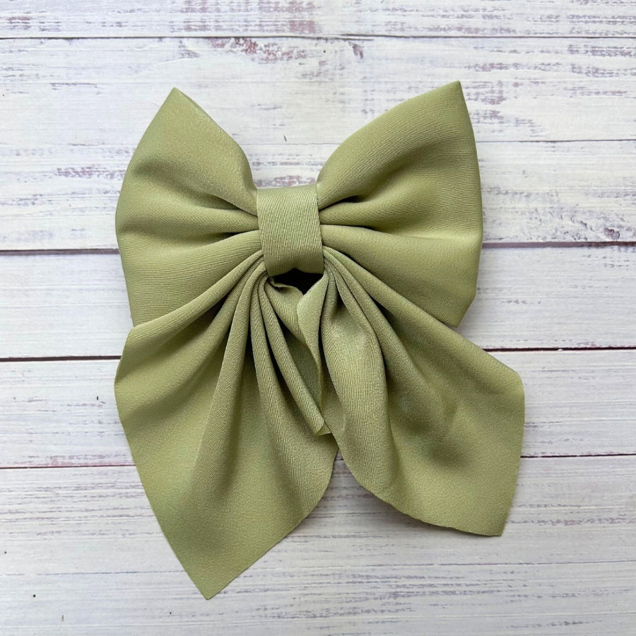 Super cute toddler bows with alligator clip.