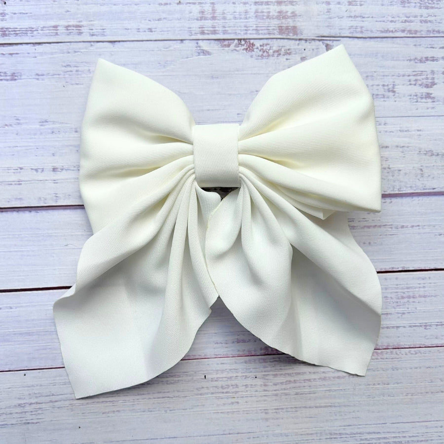 Super cute toddler bows with alligator clip.