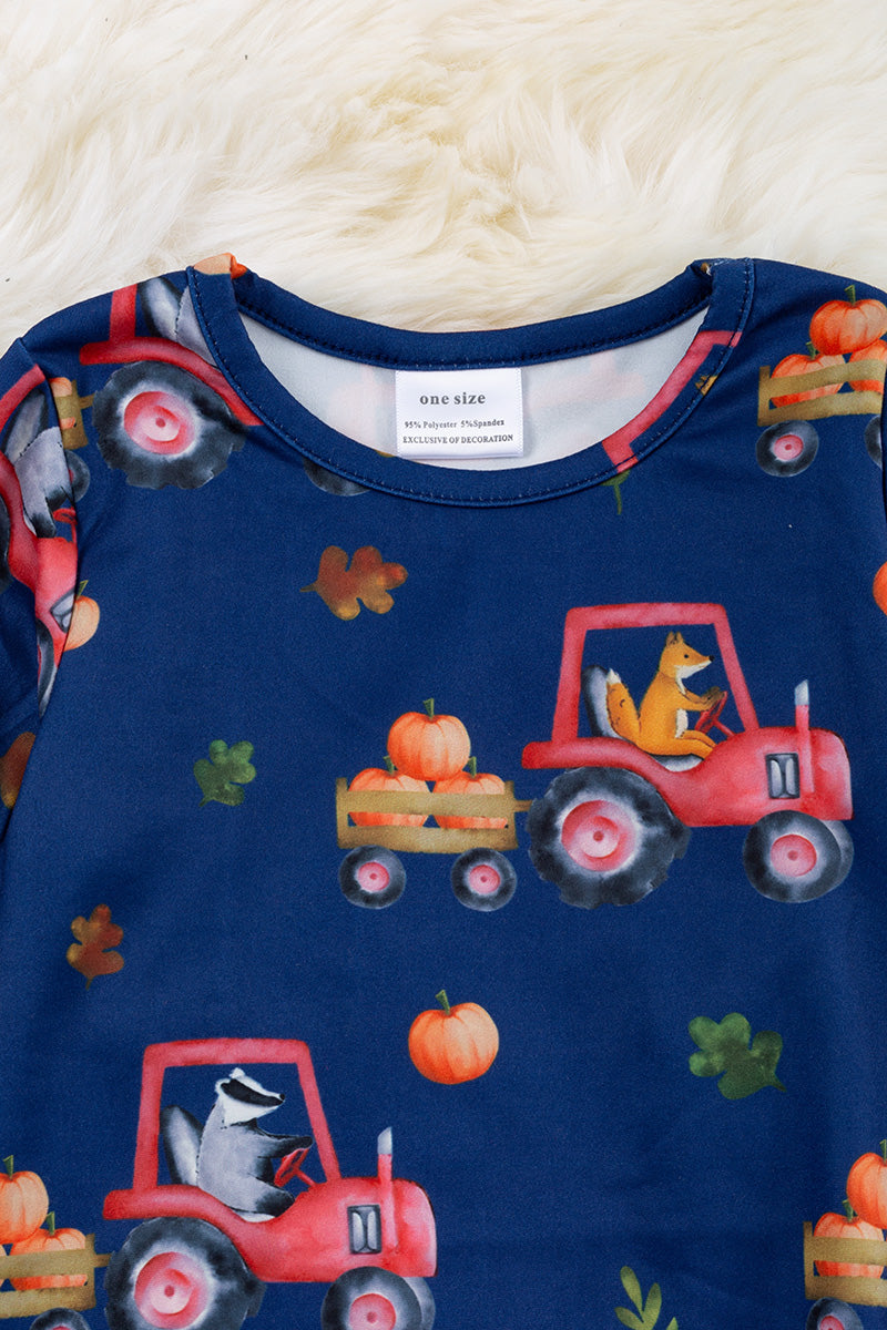 Fall in the farm printed infant gown. PJB45133002 ONE SIZE