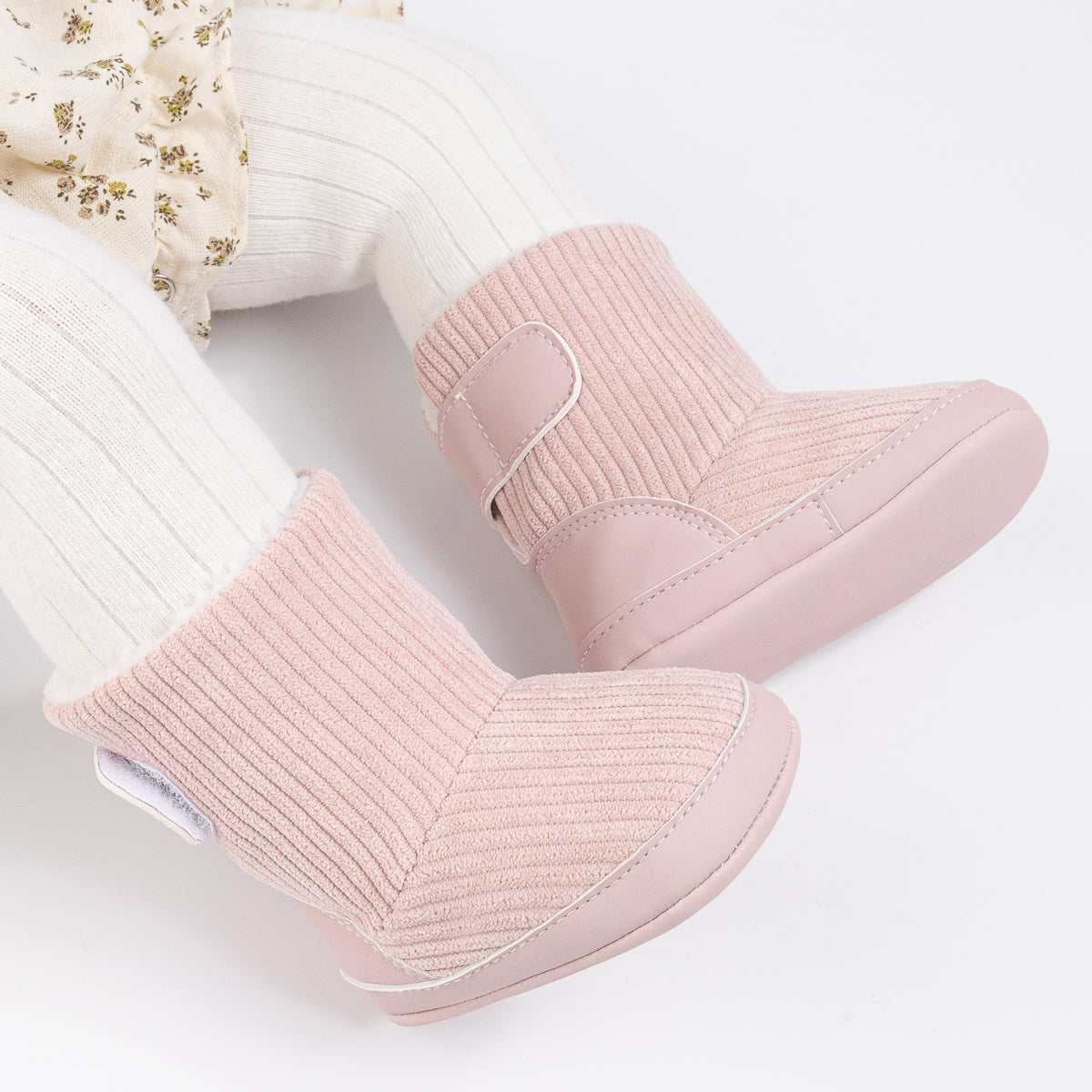 Inner sherpa ribbed baby boots. CG5406