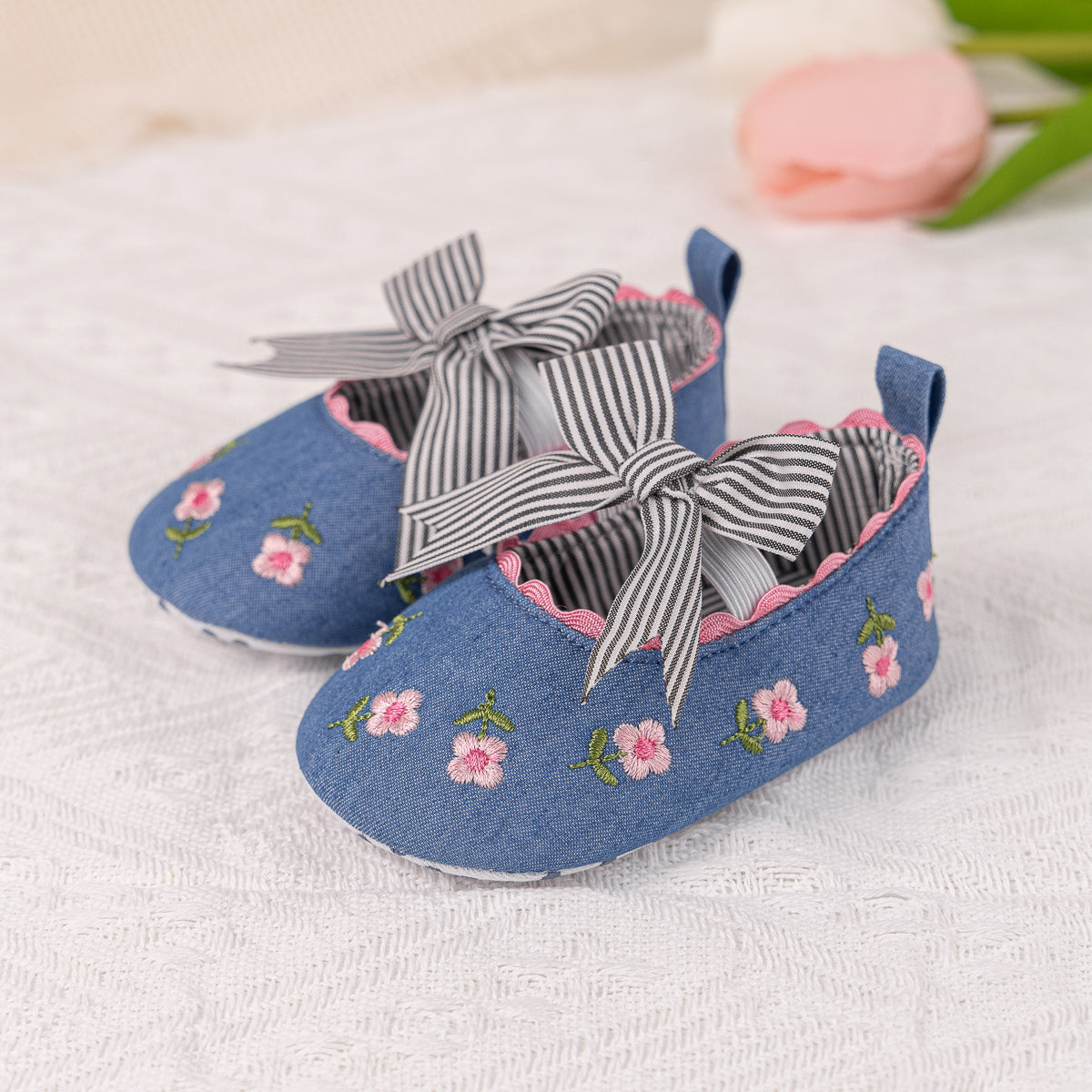 Embroidered girls baby shoes with front bow.