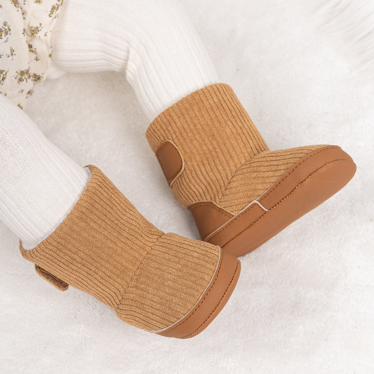 Inner sherpa ribbed baby boots. CG5406
