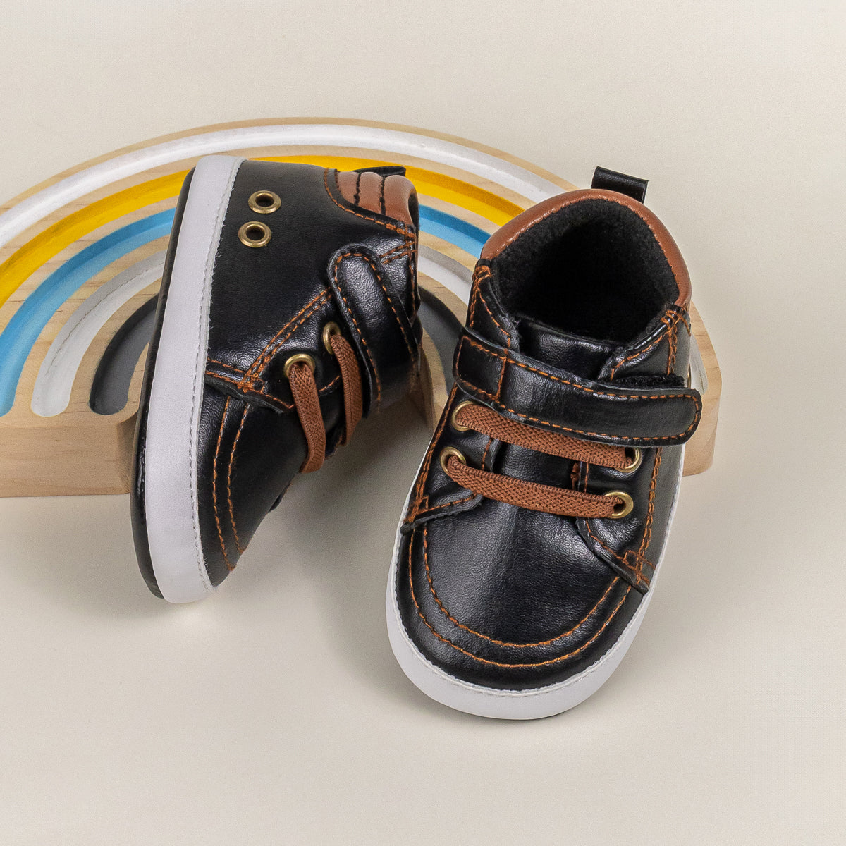 Black leather with brown tone. CG5142