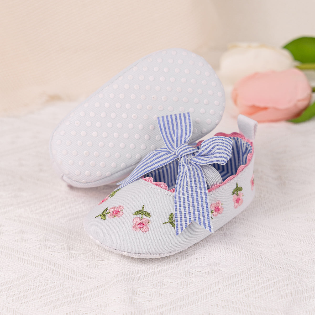 Embroidered girls baby shoes with front bow.