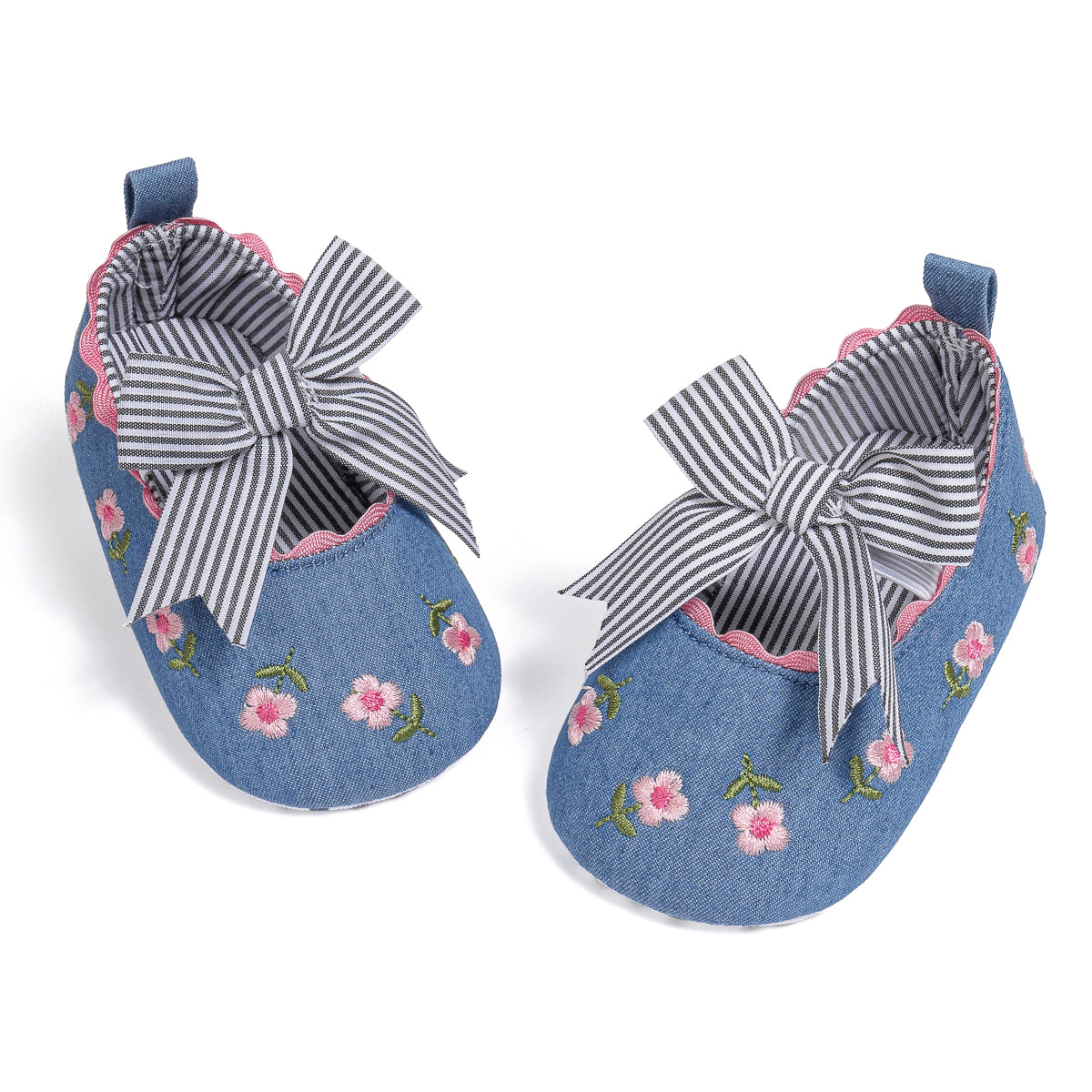 Embroidered girls baby shoes with front bow.