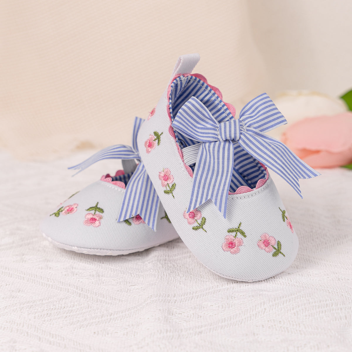 Embroidered girls baby shoes with front bow.