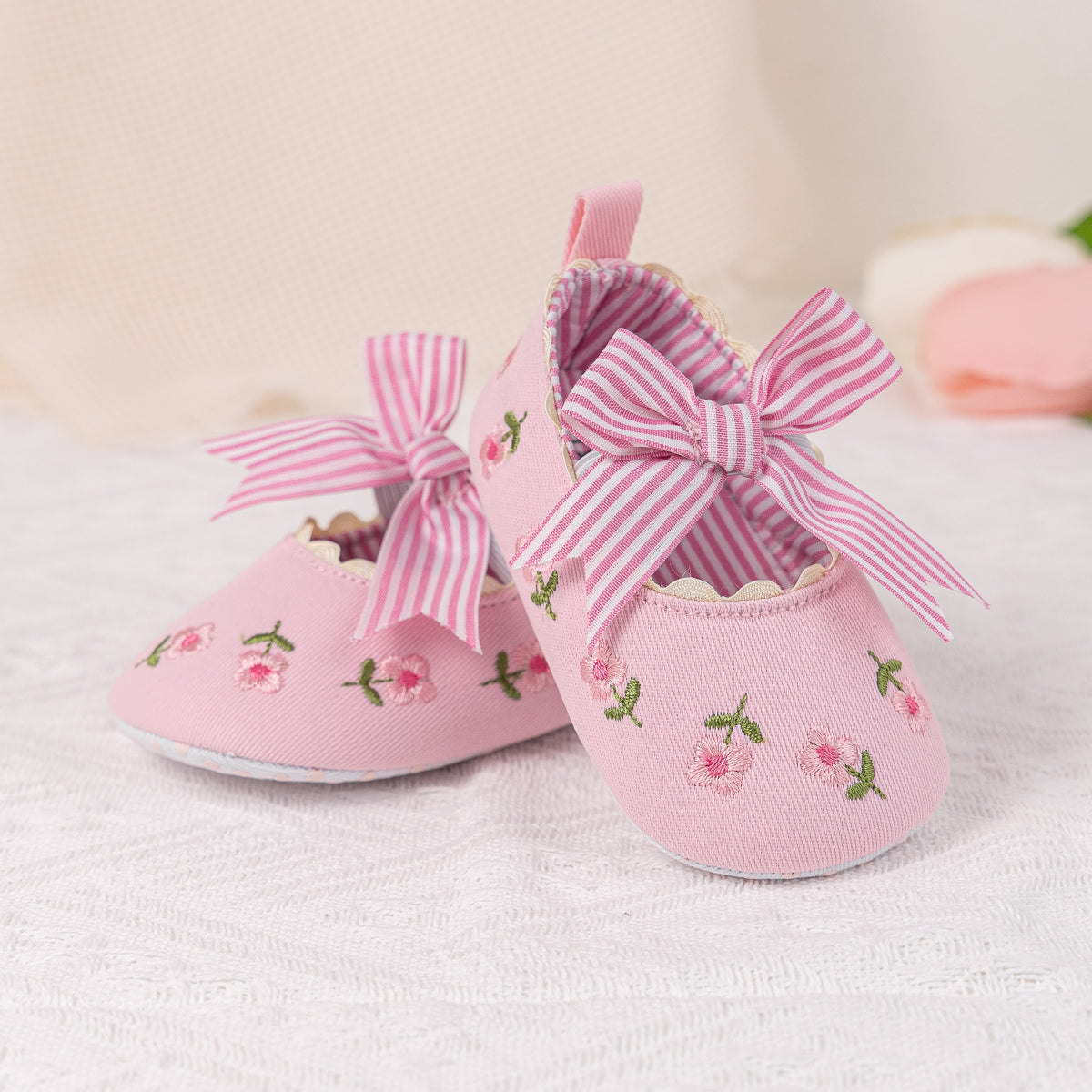 Embroidered girls baby shoes with front bow.
