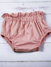 Load image into Gallery viewer, BLUSH PINK RUFFLE HEM BABY BLOOMERS. PNG25153122
