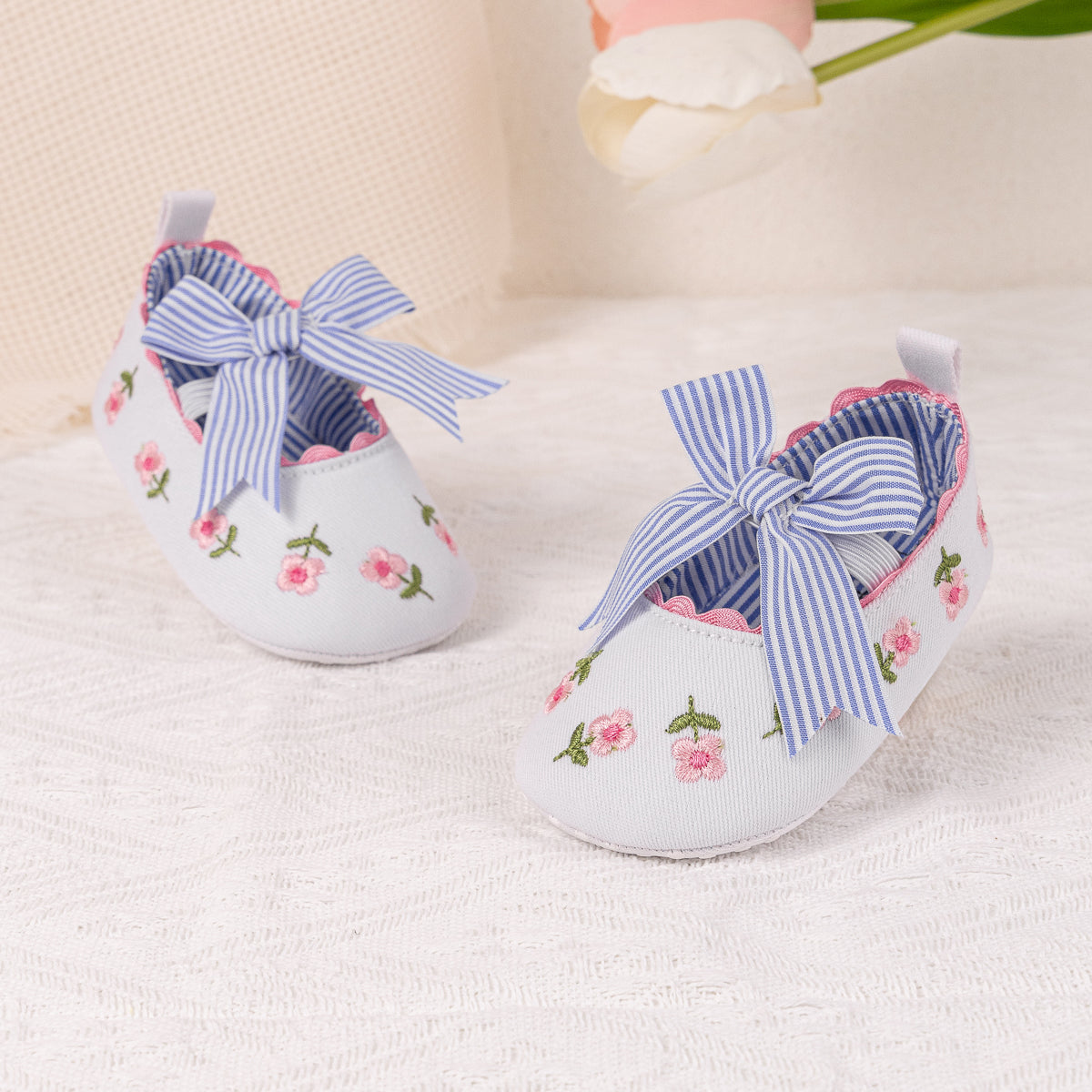 Embroidered girls baby shoes with front bow.