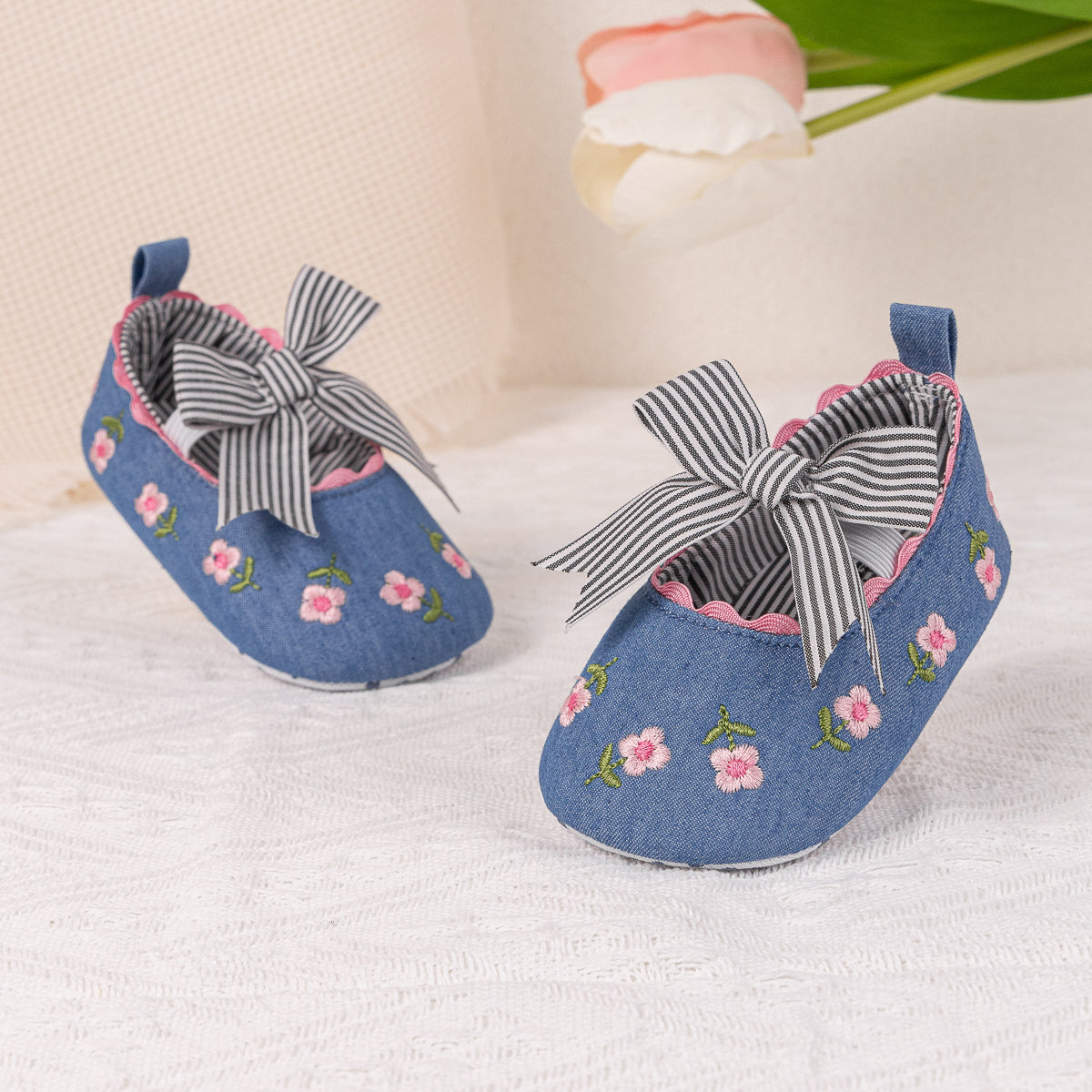 Embroidered girls baby shoes with front bow.