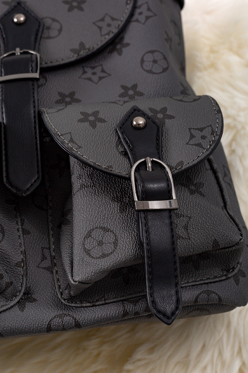 11-inch height pleather backpacks. Available in 4 colors.-