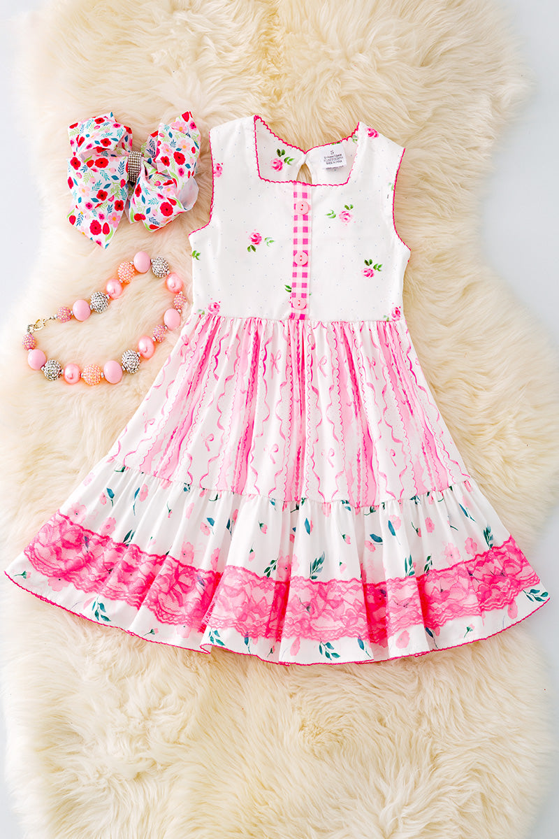 Chick coquette floral dress w/ lace detail.