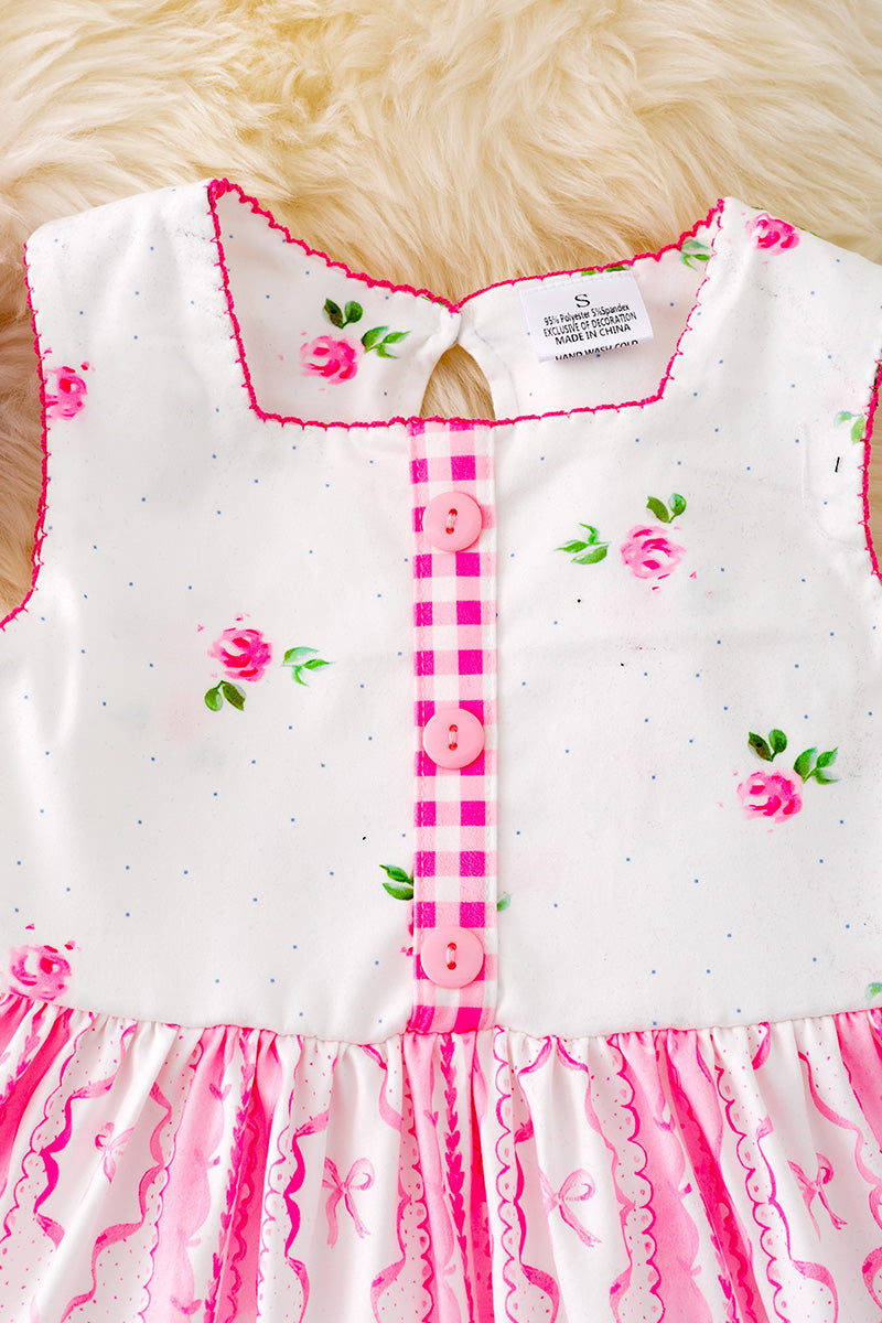 Chick coquette floral dress w/ lace detail.