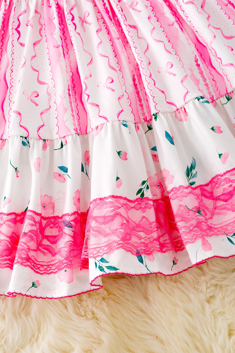 Chick coquette floral dress w/ lace detail.