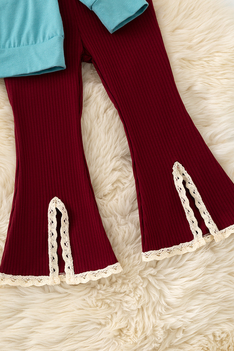Fall applique on blue sweatshirt with burgundy pants w/open front. OFG61413