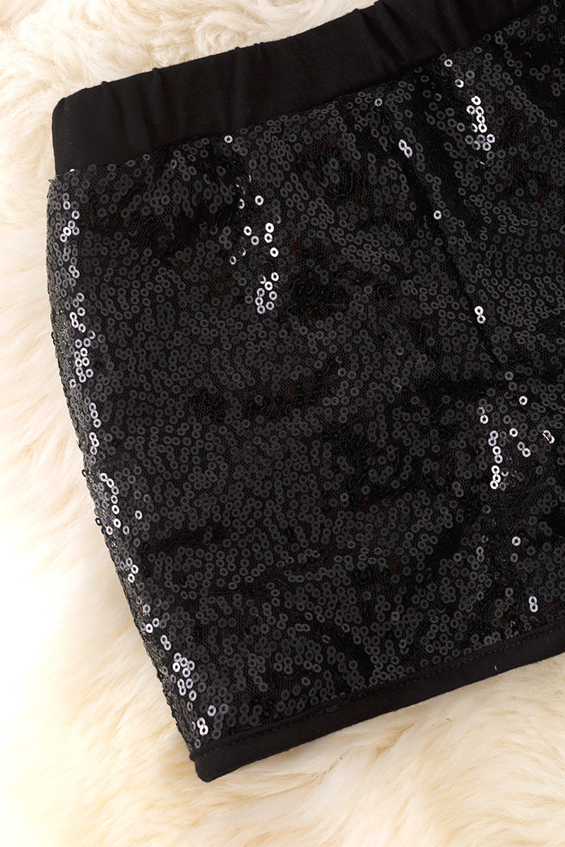 Girl front sequins shorts. Available in 3 colors.