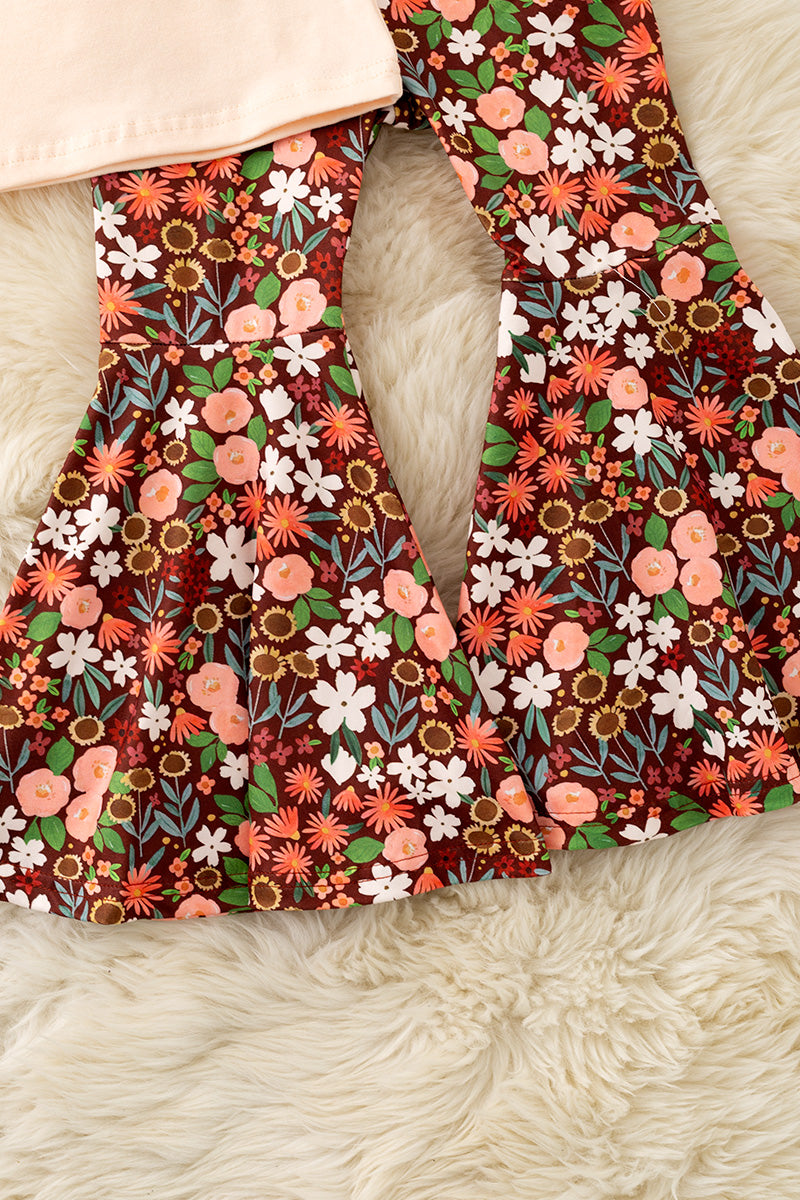 Scarecrow applique top and brown floral bell bottoms. OFG61420