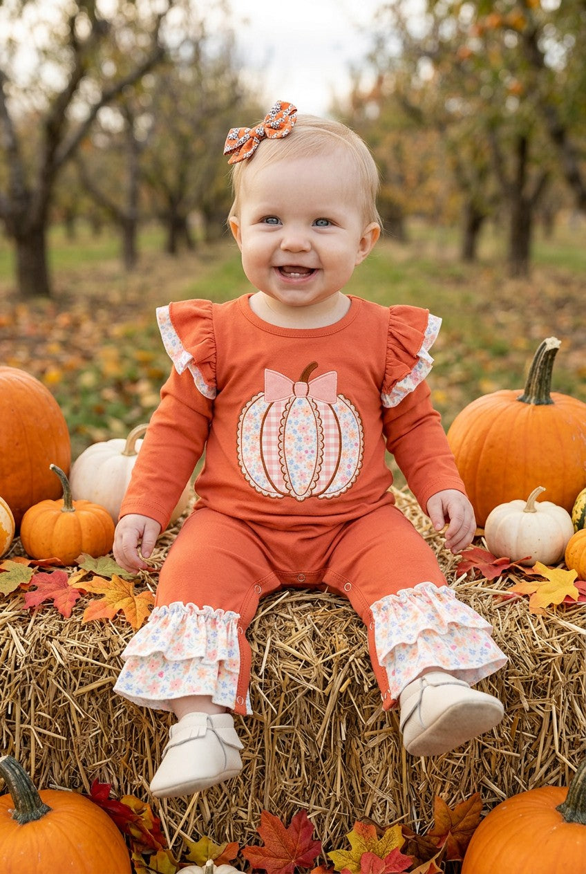 Orange baby romper w/ floral applique pumpkin & snaps. RPG62709