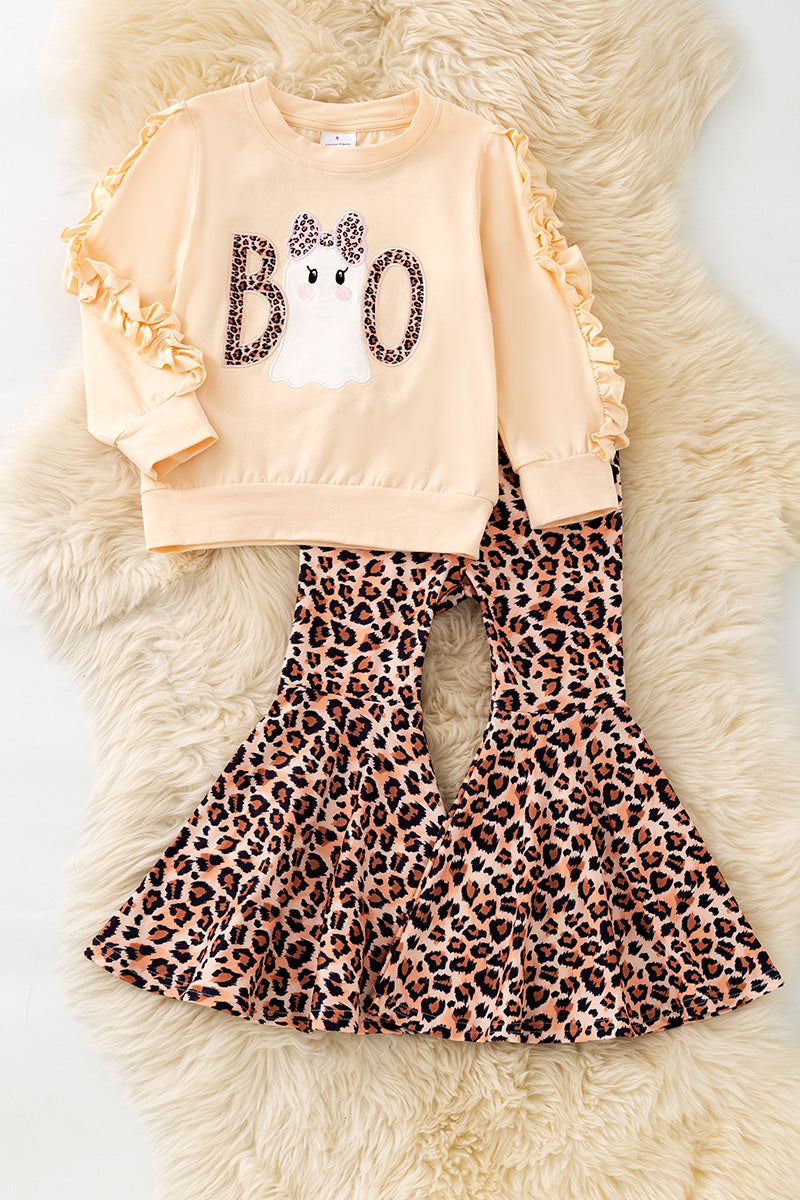 "Boo" Ghost application long sleeve top with ruffle sleeve and animal printed bells. OFG61764 -A-