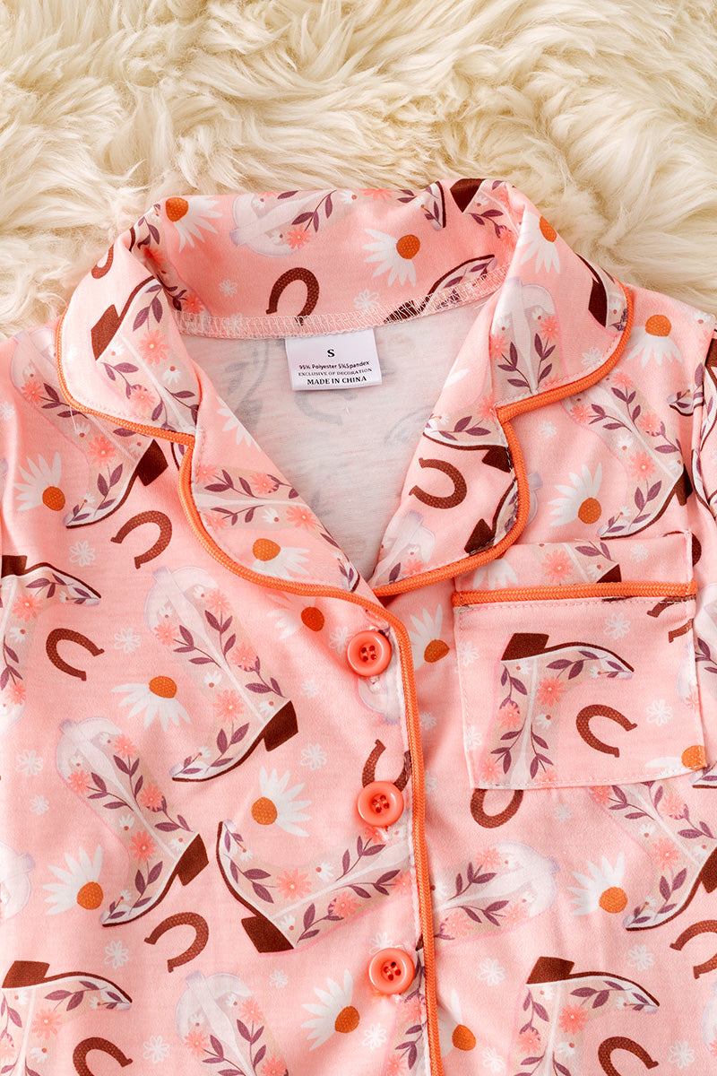 (WOMEN) Horseshoe, Daisy & cowgirl boot printed Women's pajamas.