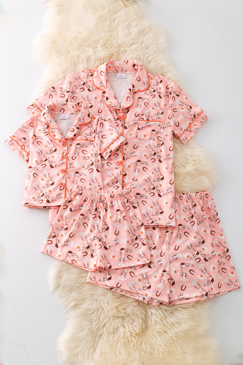 (WOMEN) Horseshoe, Daisy & cowgirl boot printed Women's pajamas.