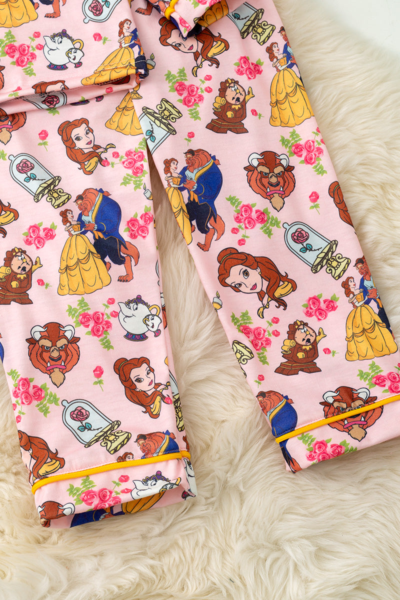 Pink Character printed girls pajamas.