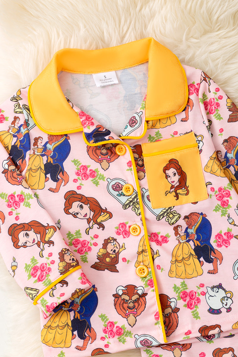 Pink Character printed girls pajamas.