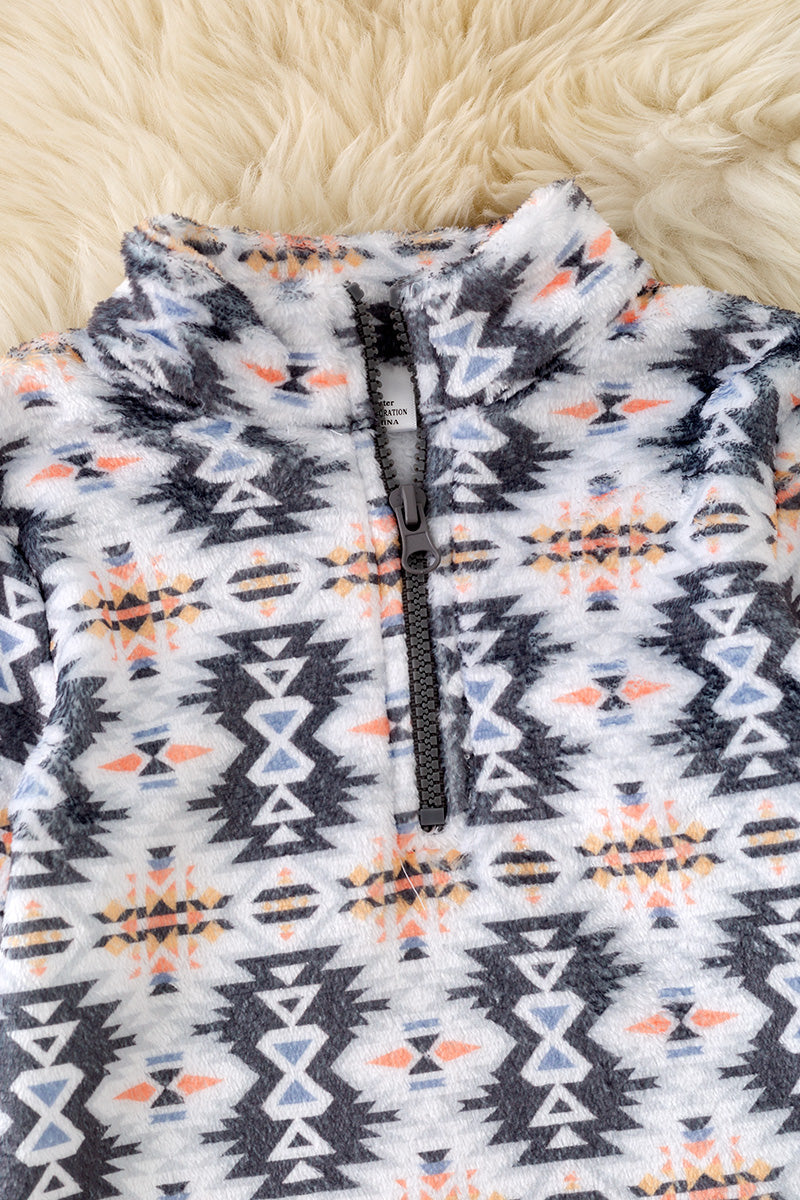 White & gray aztec printed pull over. TPG60187 M-