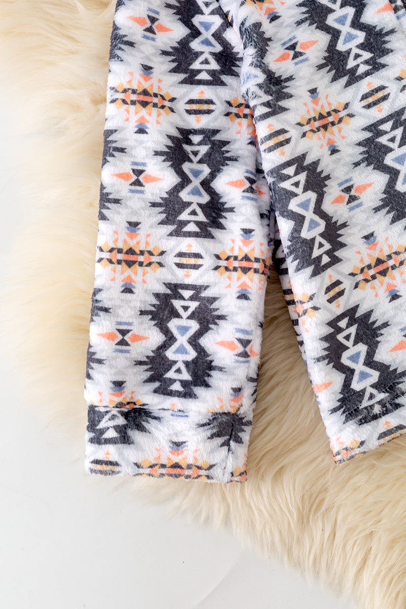 White & gray aztec printed pull over. TPG60187 M-
