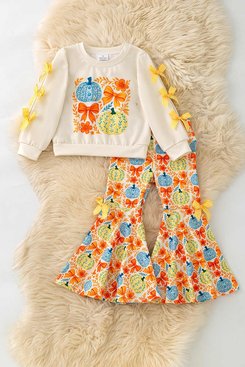 Bow & pumpkin printed on ivory & printed bottoms. OFG61137 -S-