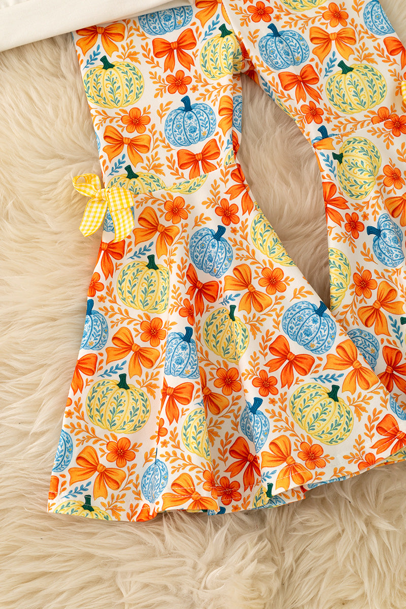 Bow & pumpkin printed on ivory & printed bottoms. OFG61137 -S-