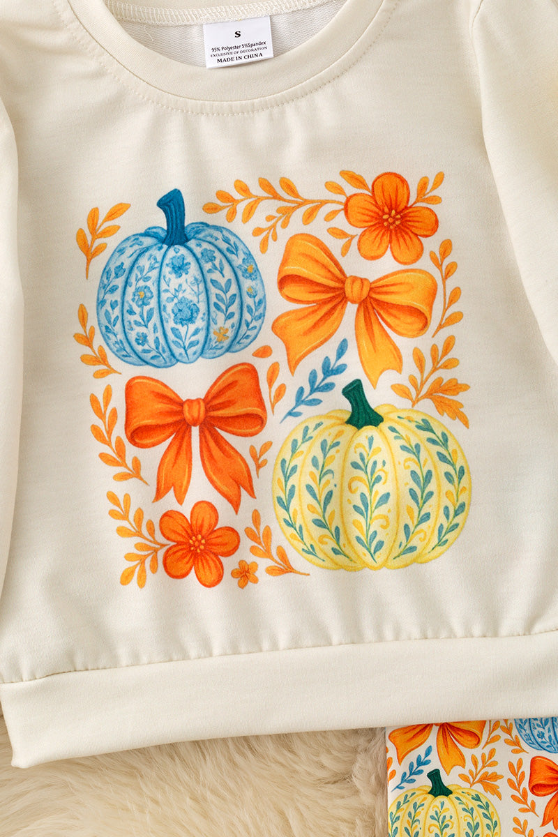 Bow & pumpkin printed on ivory & printed bottoms. OFG61137 -S-