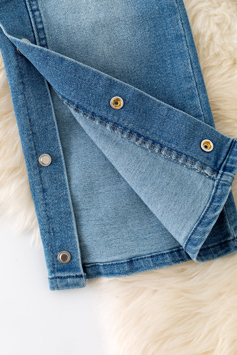 Side snap wide leg denim pants.