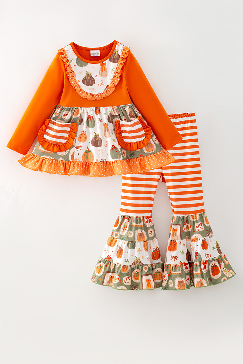 Orange tunic with printed pumpkins & stripe pockets & matching bell bottoms. OFG62383