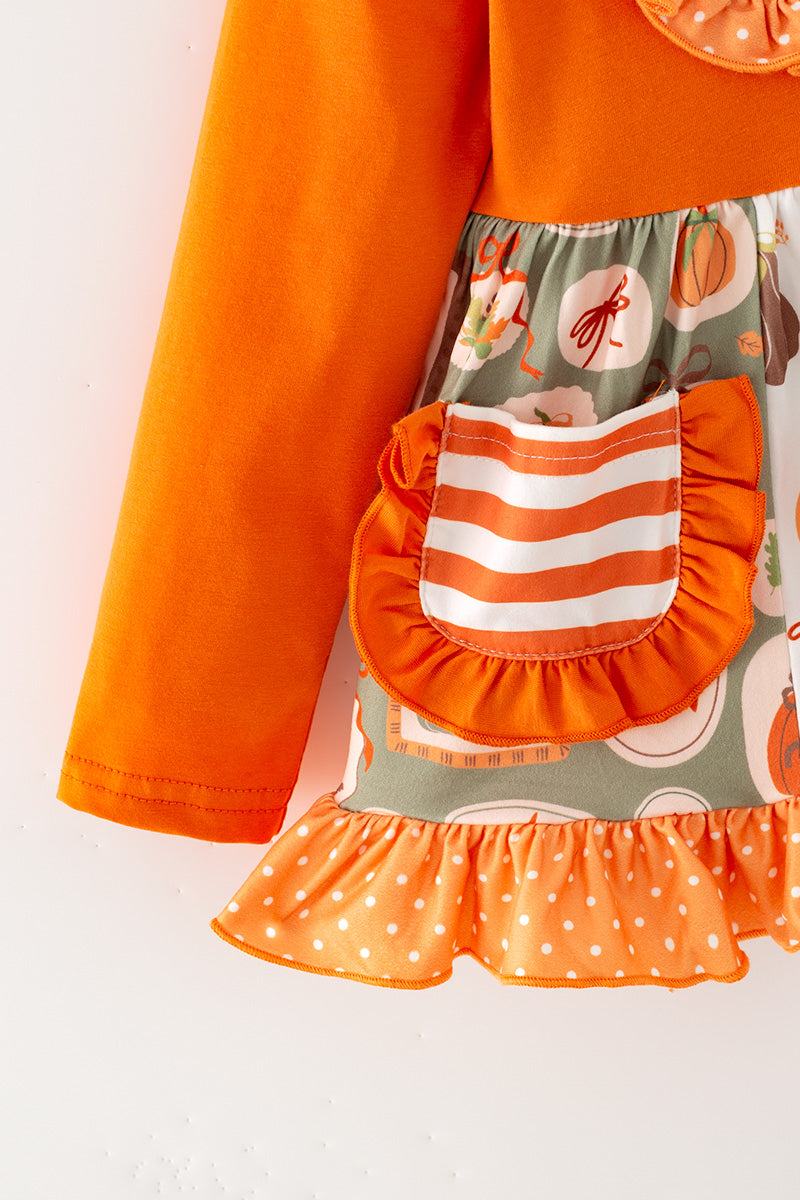 Orange tunic with printed pumpkins & stripe pockets & matching bell bottoms. OFG62383