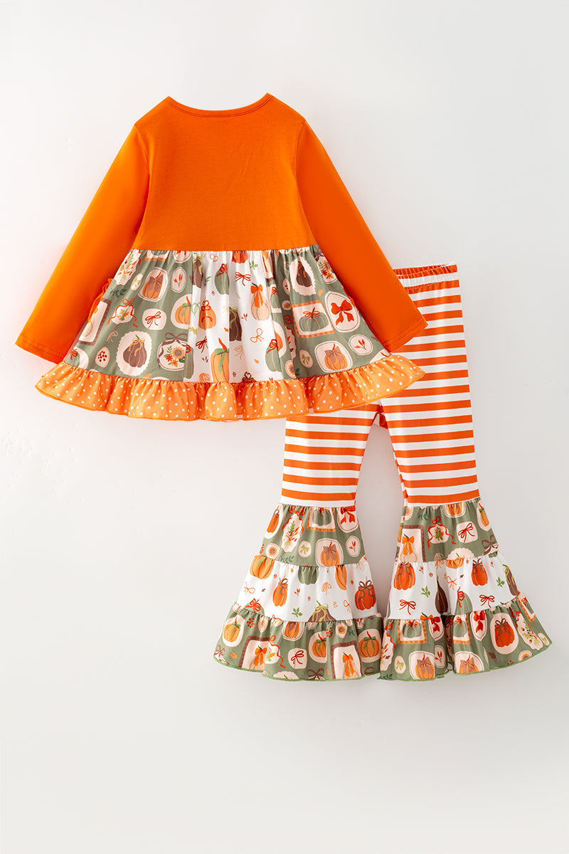 Orange tunic with printed pumpkins & stripe pockets & matching bell bottoms. OFG62383