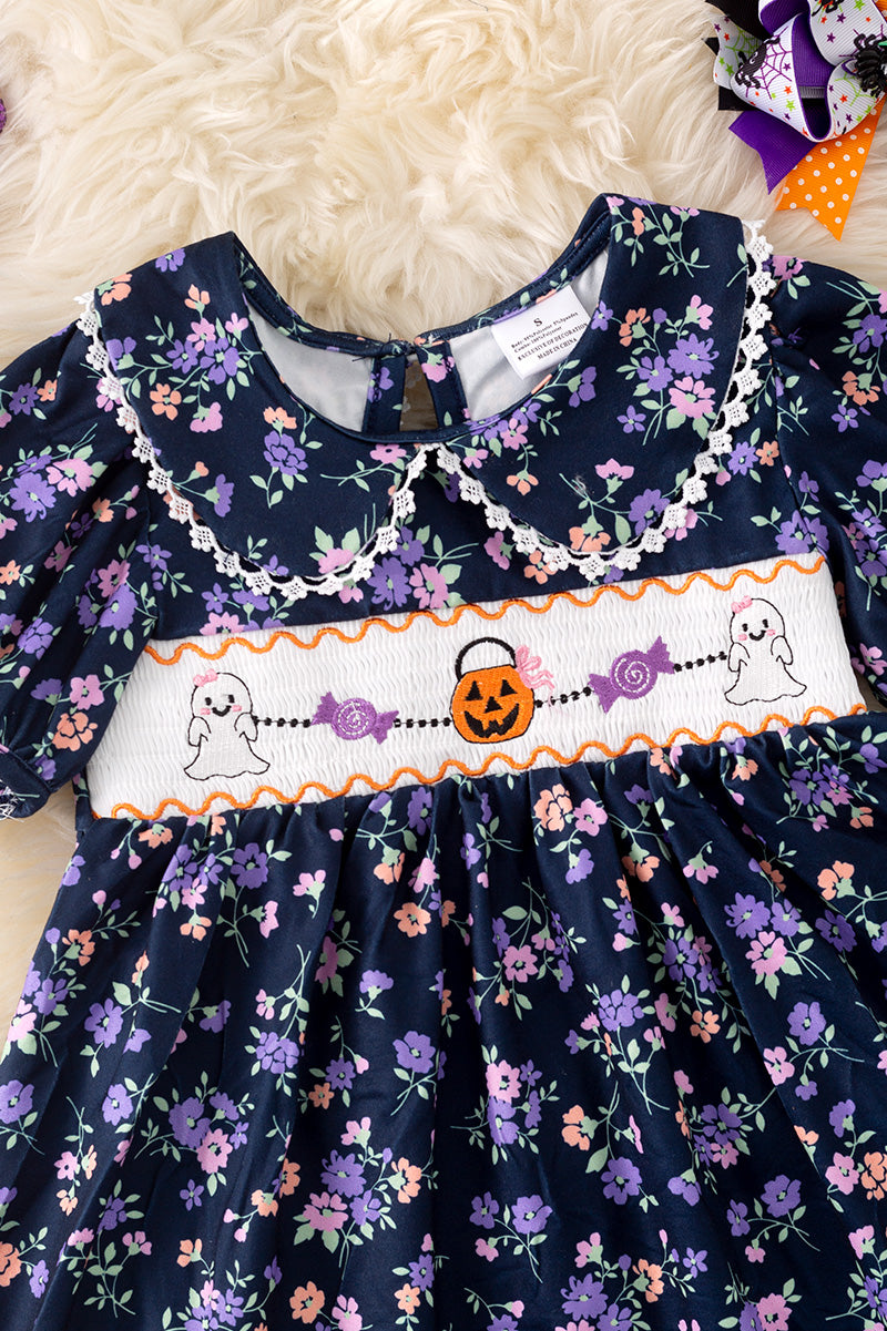 Cute Halloween smock dress with bubble sleeve.