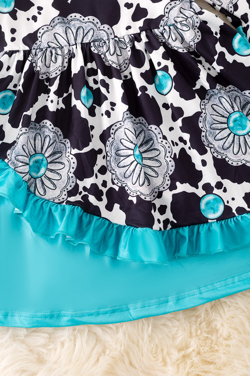 Concho & cow printed bell sleeve top. (Western)