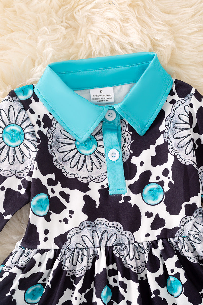 Concho & cow printed bell sleeve top. (Western)